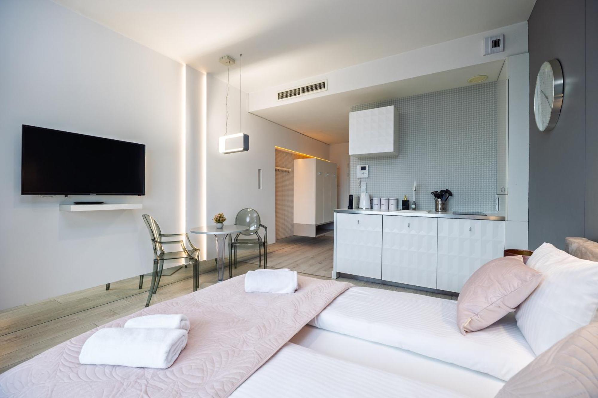 About Art - Ovo Apartament