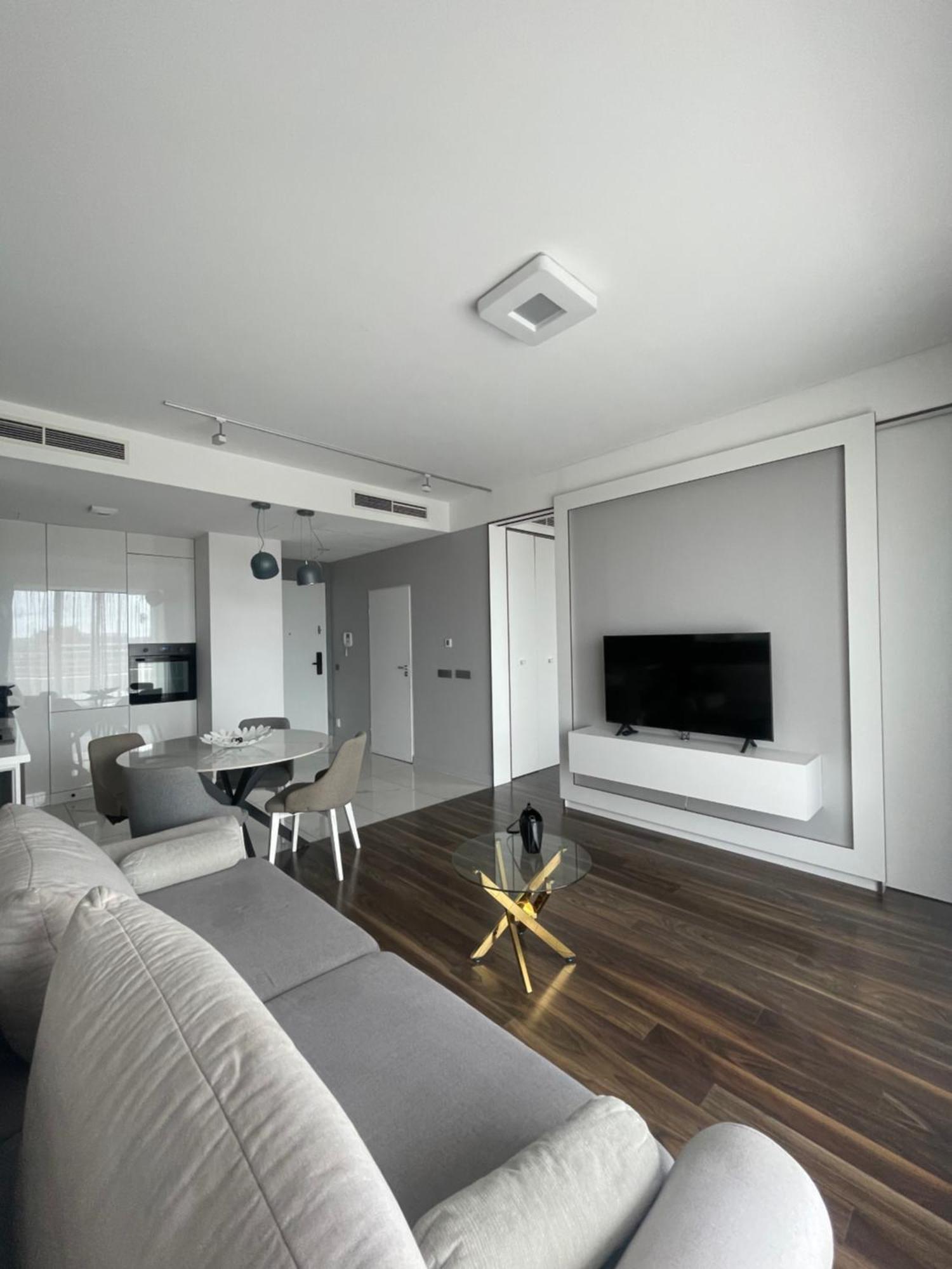 About Art - Ovo Apartment